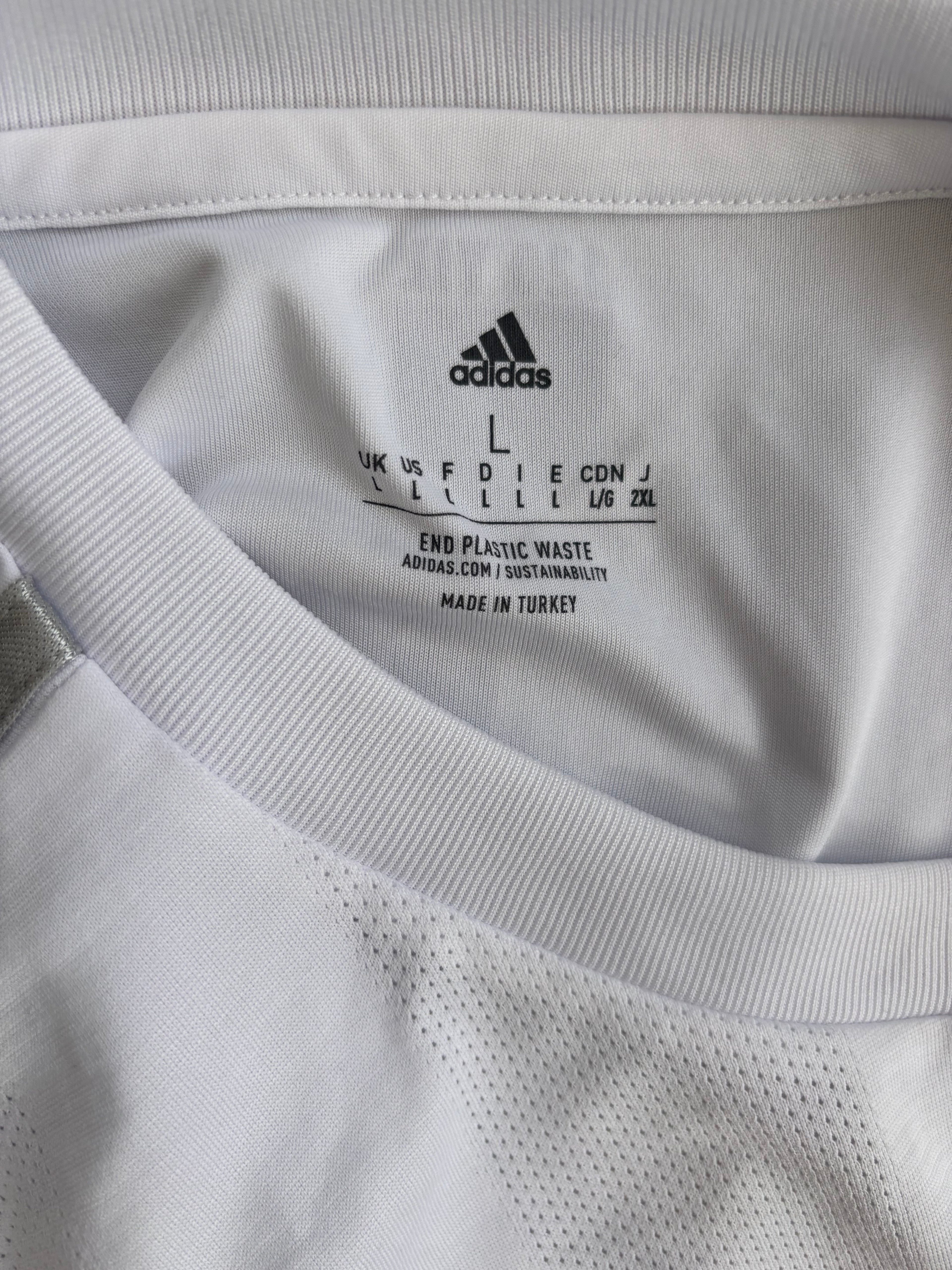 Besiktas 2022/2023 Adidas Home Shirt (L) #18 Ghezzal